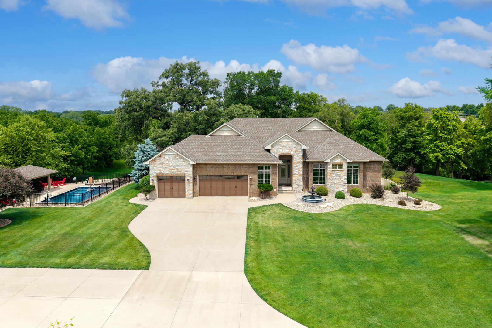 4580 Tanglewood Road Bettendorf, IA 52722 - Photo 4 of 76