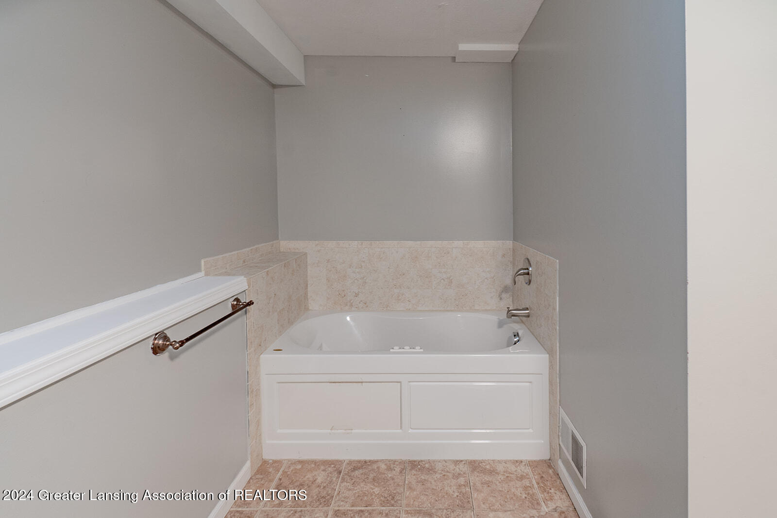 2821 West Jolly Road Lansing, MI 48911 - Photo 15 of 32 2821 W Jolly Rd -015
