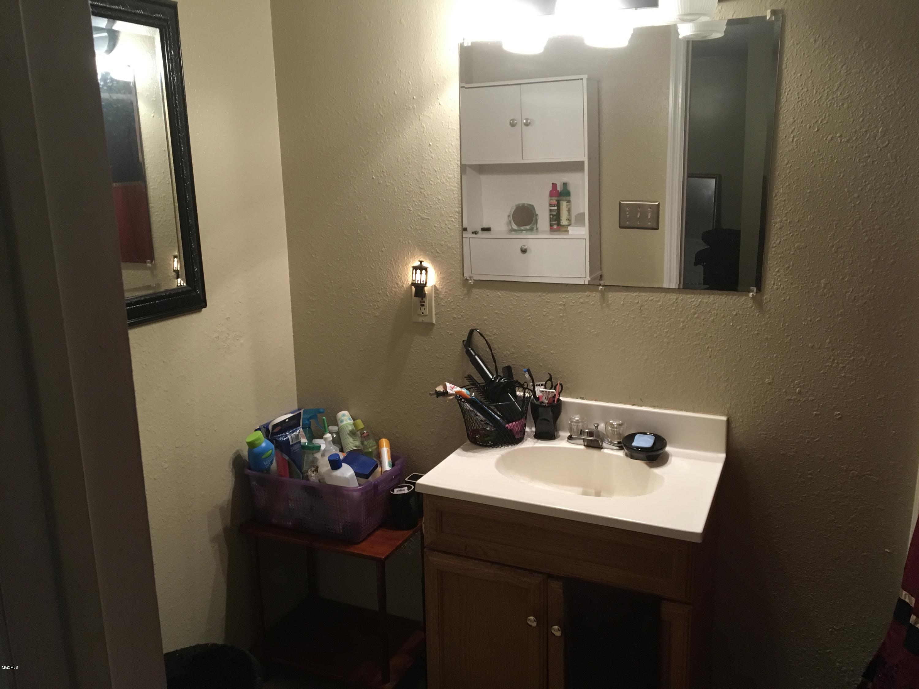 3208 Seabass Road Gautier, MS 39553 - Photo 11 of 17 Master Bathroom
