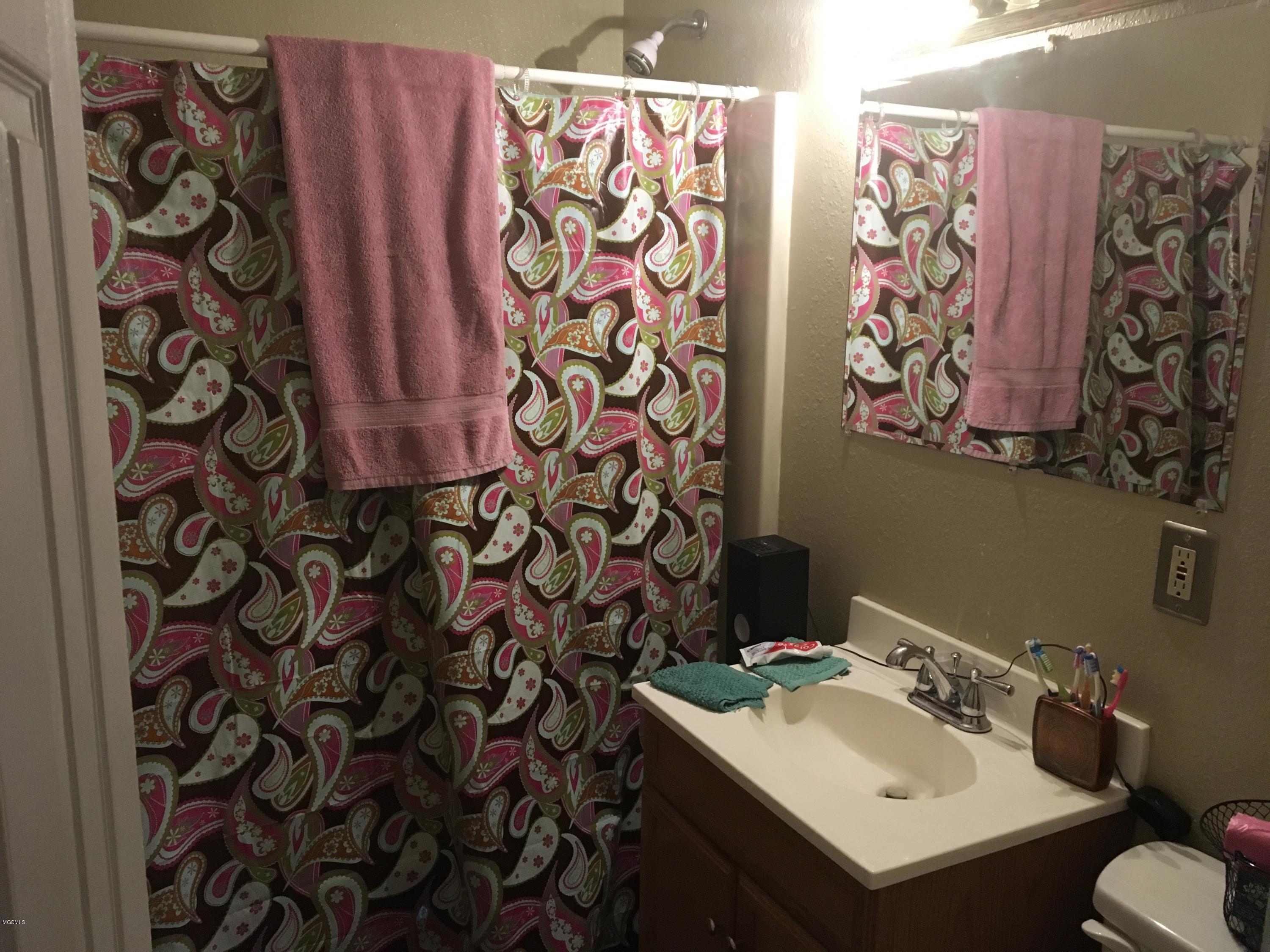 3208 Seabass Road Gautier, MS 39553 - Photo 14 of 17 Hall Bath
