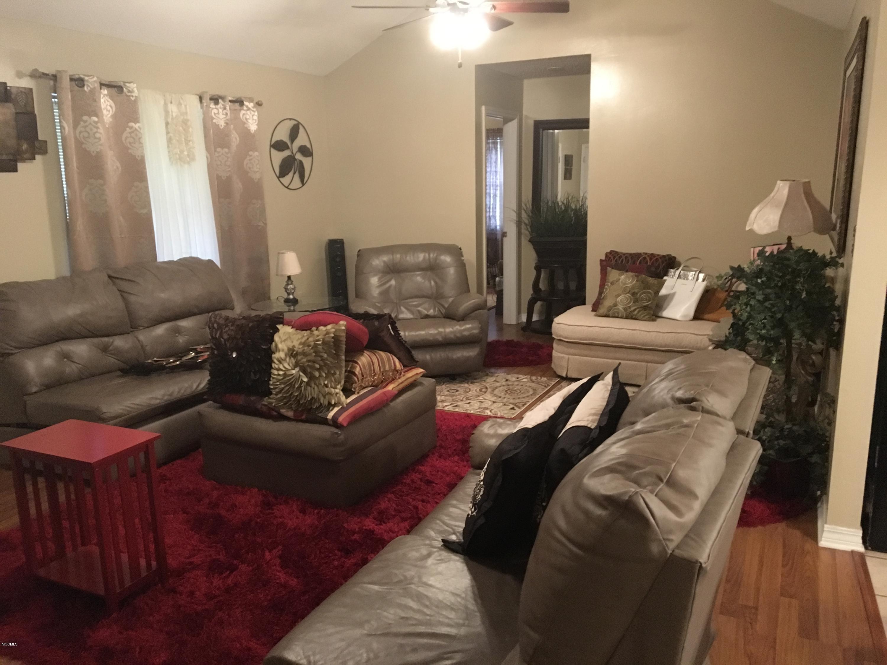 3208 Seabass Road Gautier, MS 39553 - Photo 2 of 17 Living Room