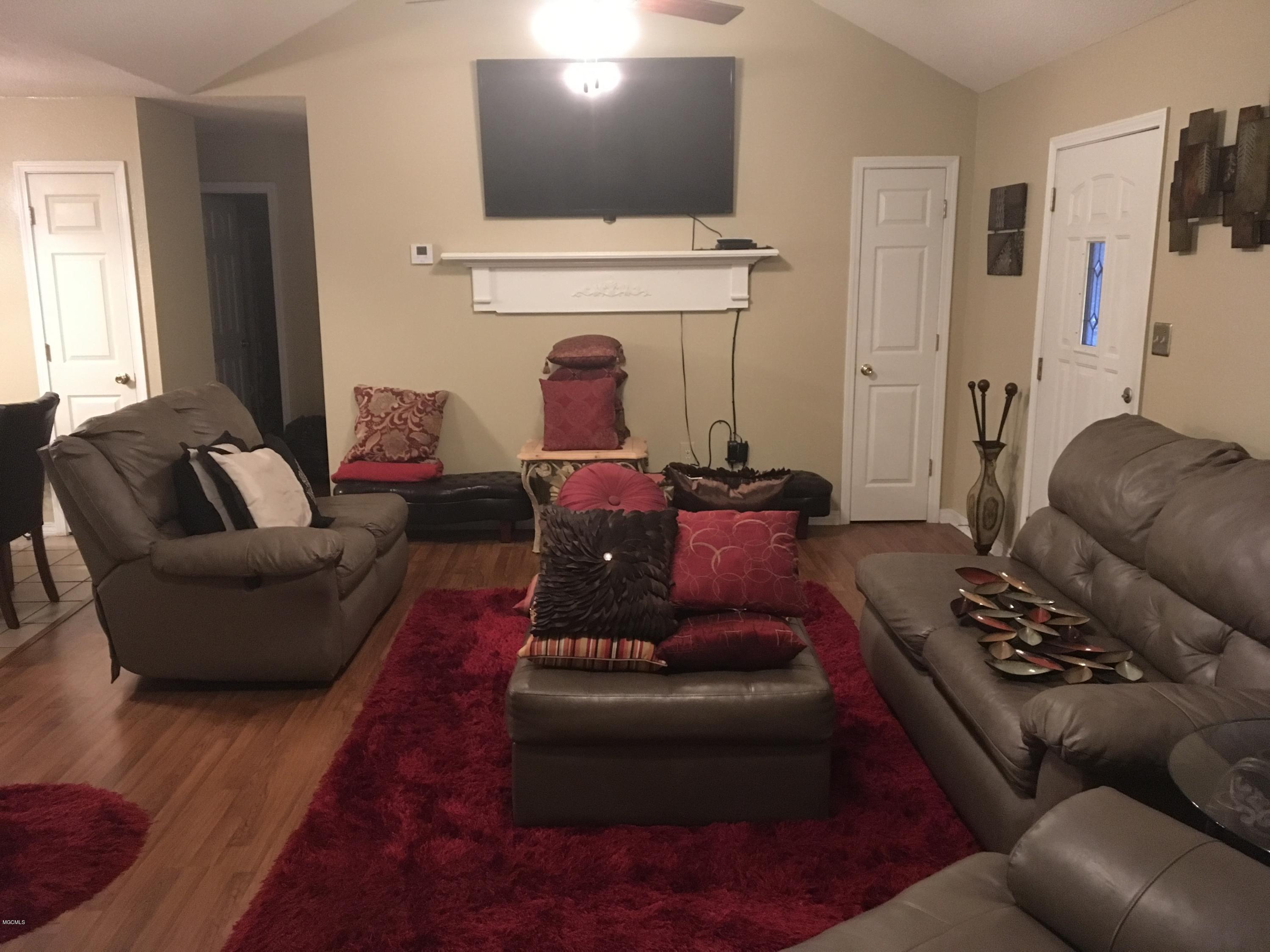 3208 Seabass Road Gautier, MS 39553 - Photo 3 of 17 Living Room