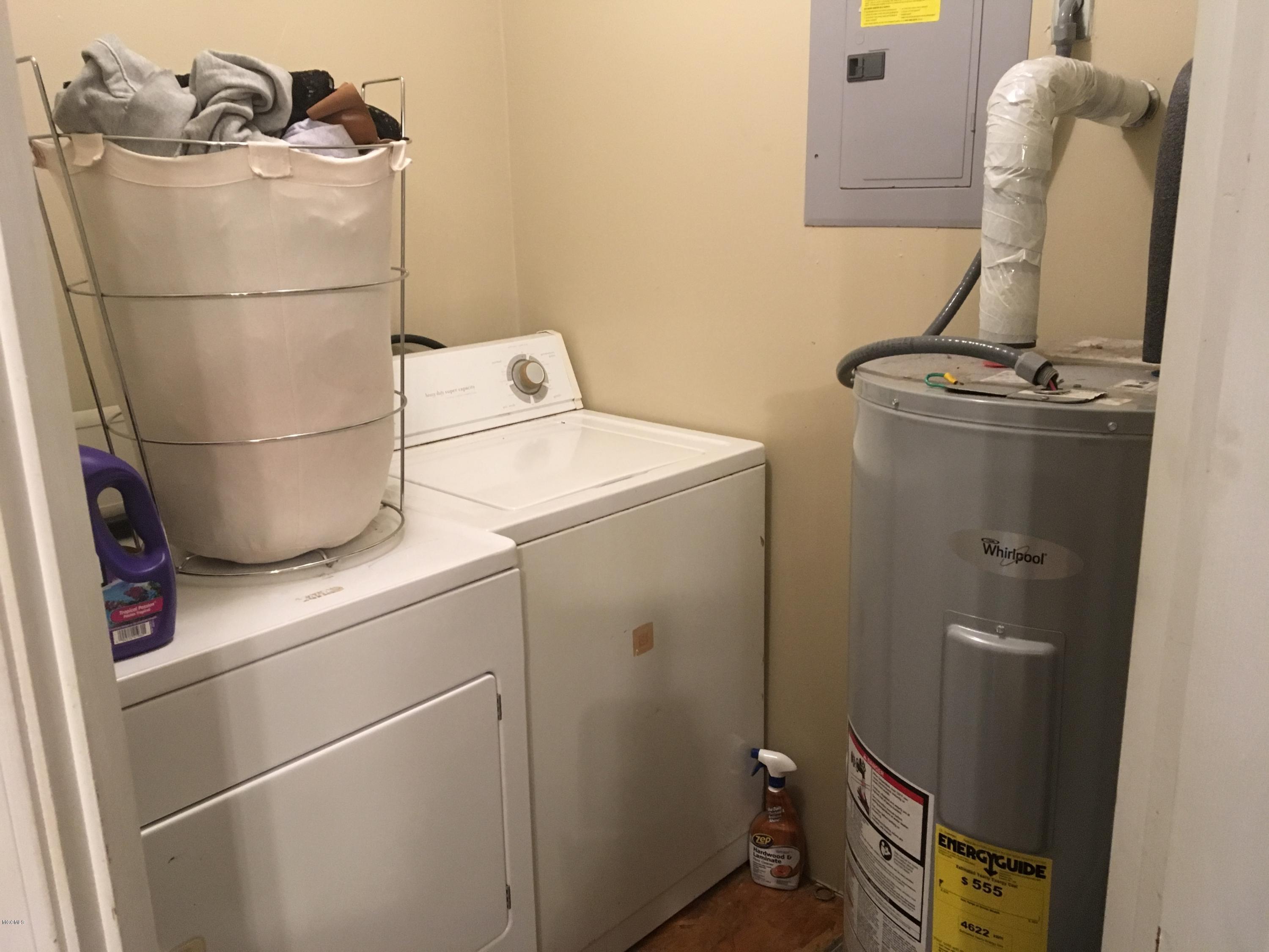 3208 Seabass Road Gautier, MS 39553 - Photo 8 of 17 Inside Laundry