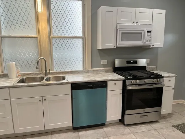 $2,500 | 8153 South Exchange Avenue, Chicago, IL 60617