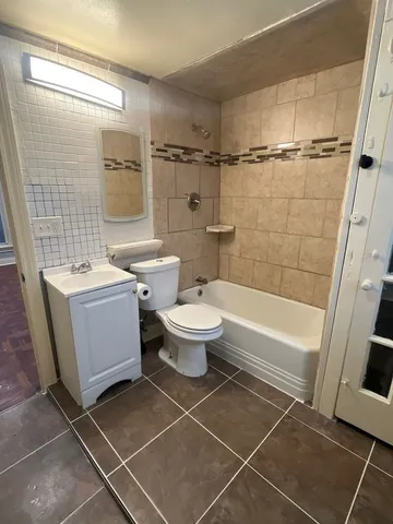 $2,500 | 8153 South Exchange Avenue, Chicago, IL 60617