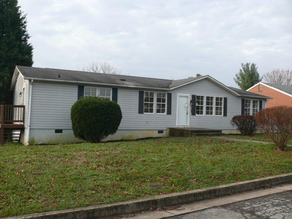 4014 High Acres Road Northwest Roanoke, VA 24017 - Photo 1 of 25 2015-12-29 22.10.12