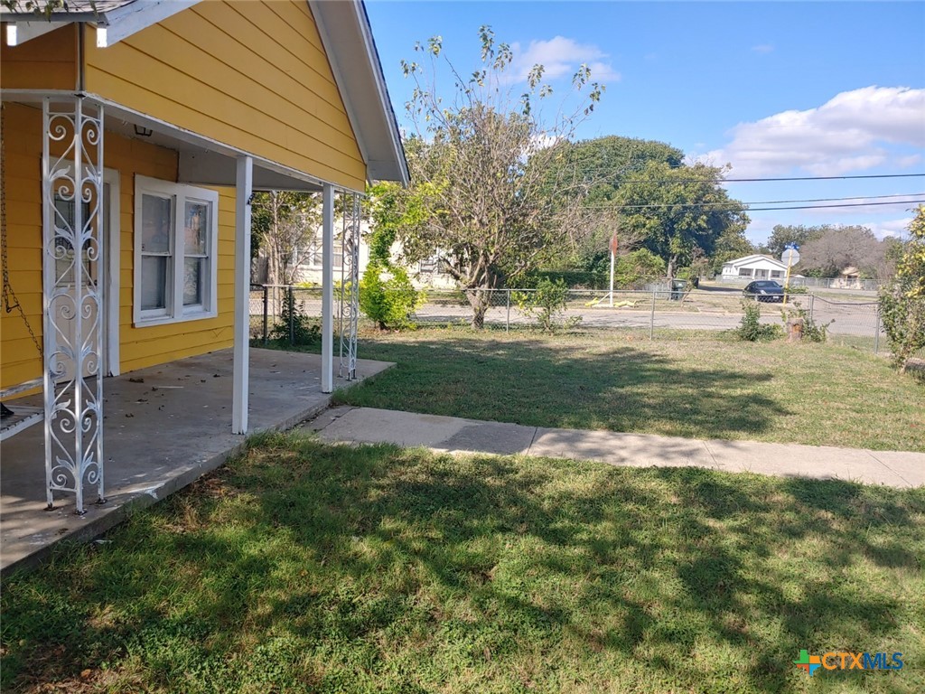 402 South 29th Street Temple, TX 76504 - Photo 2 of 14 CORNER LOT WITH A NICE FRONT PORCH