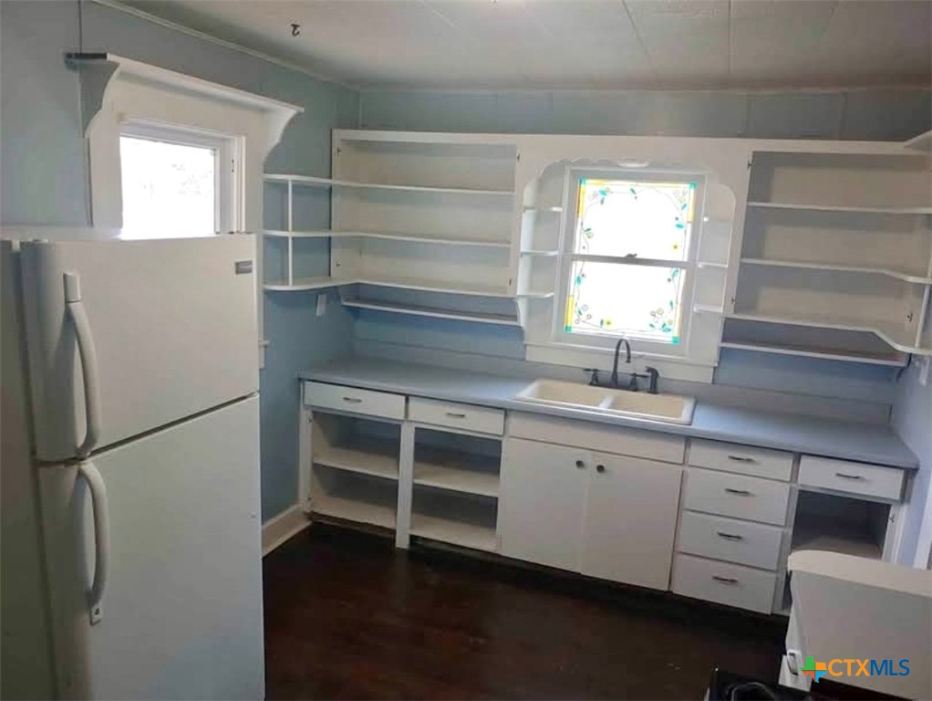402 South 29th Street Temple, TX 76504 - Photo 4 of 14 KITCHEN NEW PAINTED CABINET DOORS HAVE NOW BEEN HUNG