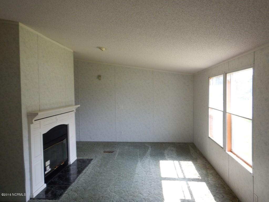 7439 Blue Sky Road Battleboro, NC 27809 - Photo 3 of 24 34 LIVING ROOM