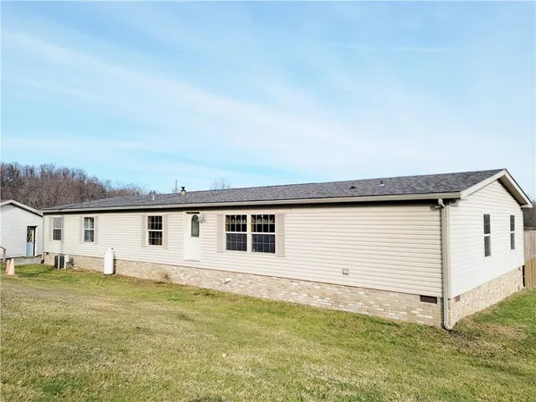 a view of a house with a backyard