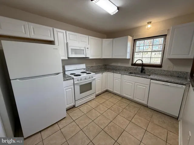 $1,795 | 733 Bellows Avenue, Fredericksburg, VA 22405