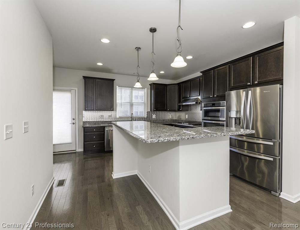 855 Barclay Circle Rochester Hills, MI 48307 - Photo 6 of 30