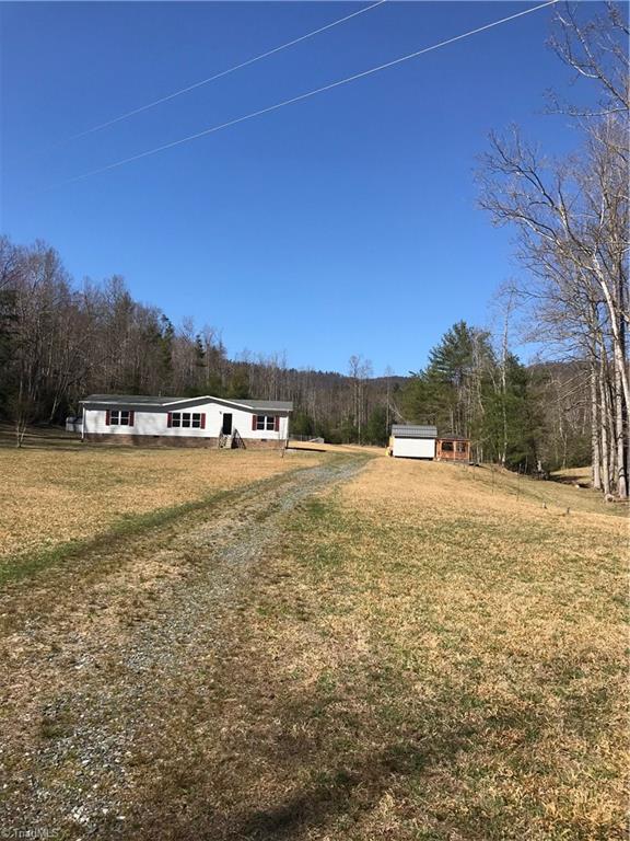 6652 Summit Road Purlear, NC 28665 - Photo 3 of 15 Gallery Image 3