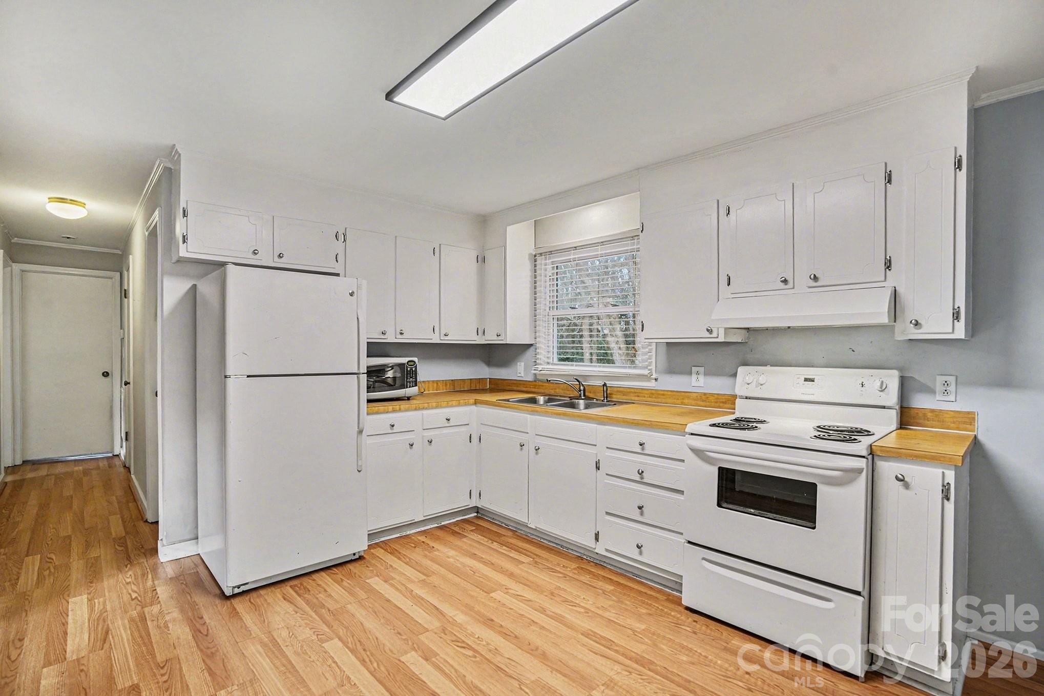 4720 Charlie Hipp Road Charlotte, NC 28214 - Photo 11 of 28 Gallery Image 11