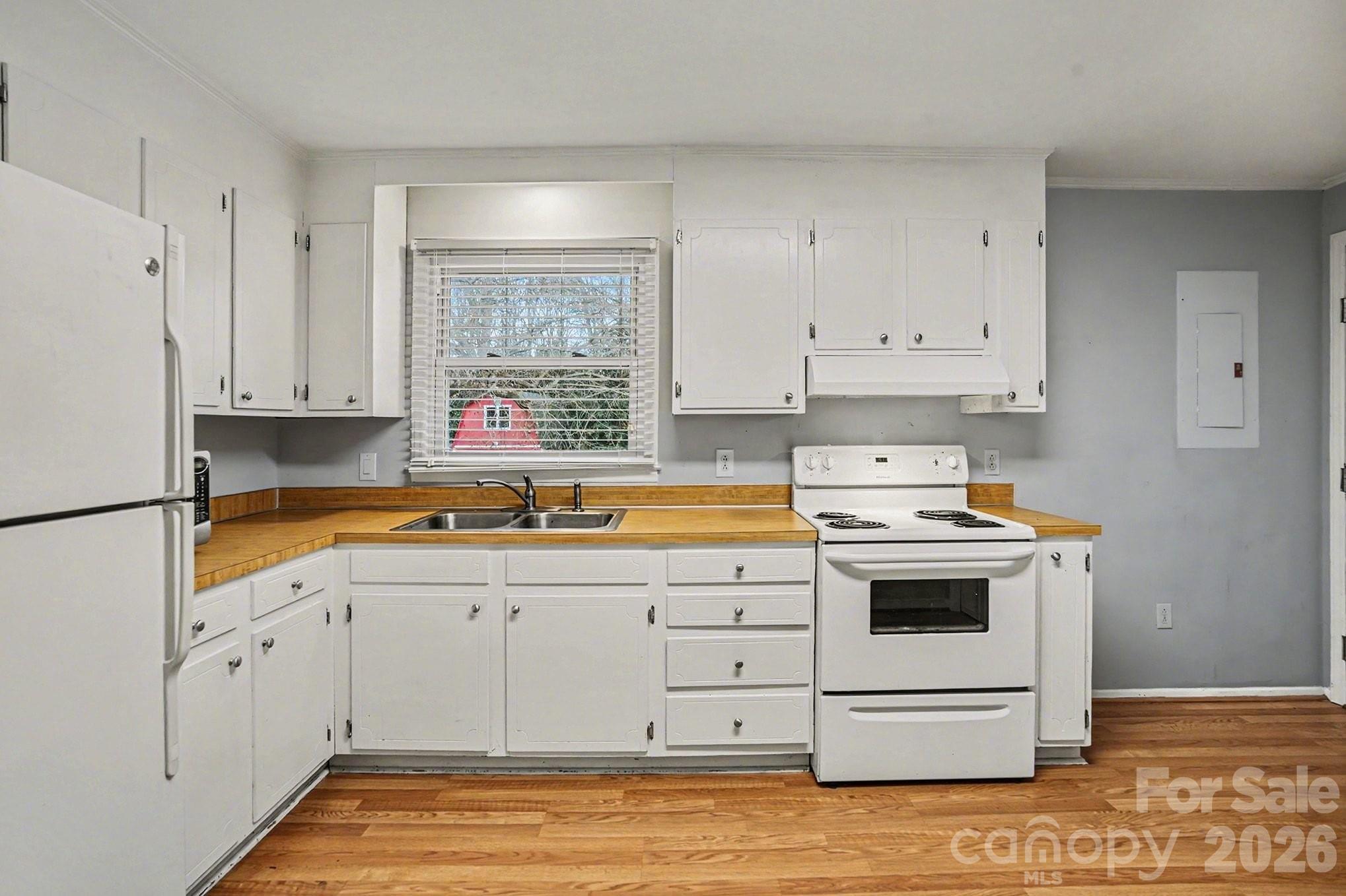 4720 Charlie Hipp Road Charlotte, NC 28214 - Photo 3 of 28 Gallery Image 3