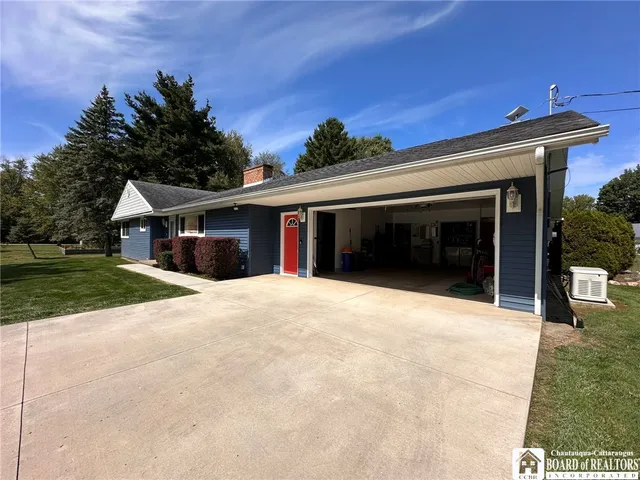 $595,000 | 1186 Scarlata Drive, Hanover, NY 14136