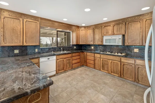 $725,000 | 11977 Alta Sierra Drive, Grass Valley, CA 95949