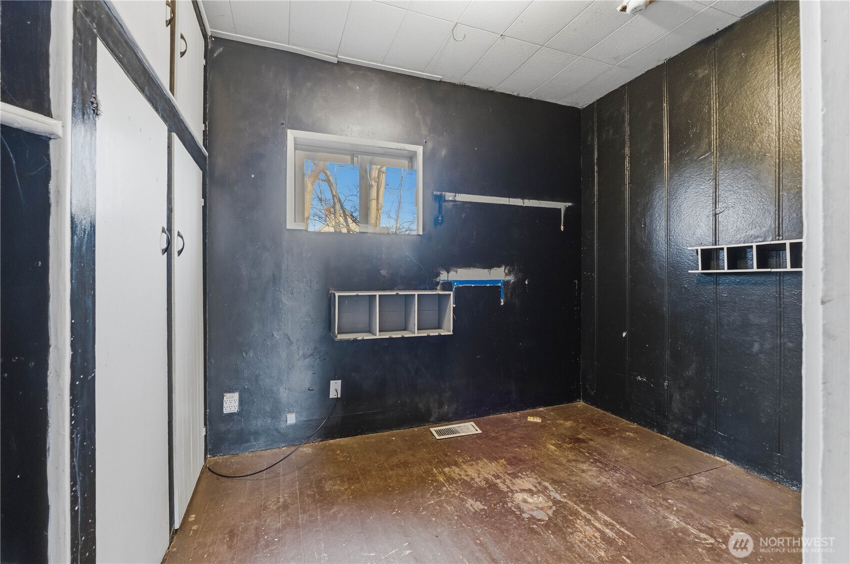 1248 South Mission Street Wenatchee, WA 98801 - Photo 14 of 22 a view of an empty room