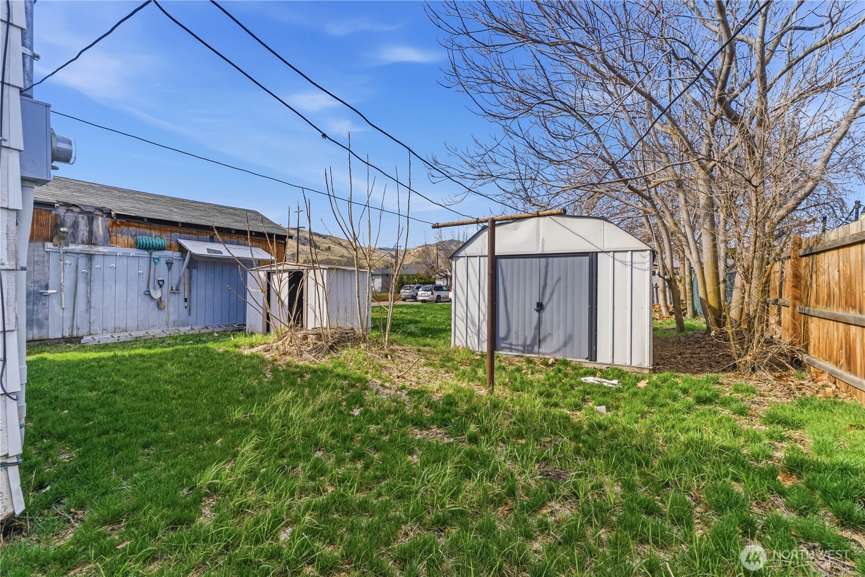 1248 South Mission Street Wenatchee, WA 98801 - Photo 17 of 22 a backyard of house with lots of green space