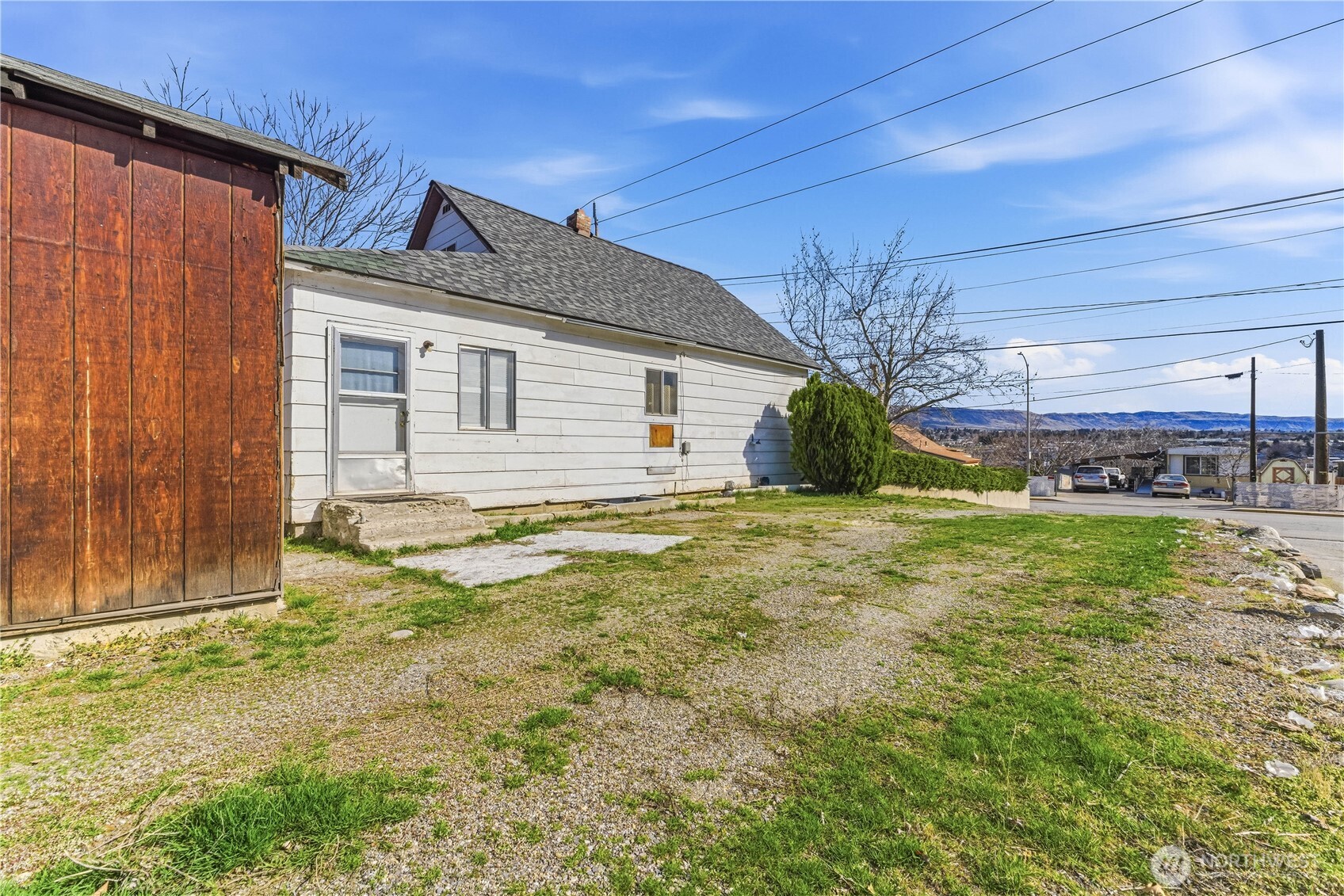 1248 South Mission Street Wenatchee, WA 98801 - Photo 19 of 22 a front view of house with yard