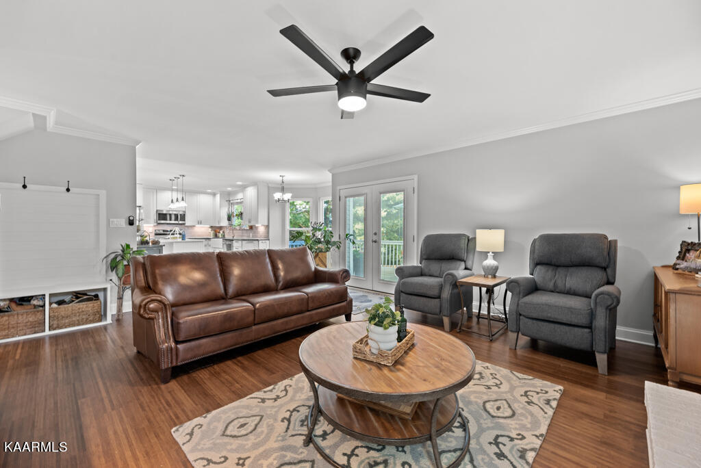 1348 Wenlock Road Knoxville, TN 37922 - Photo 12 of 35 11 - Living Room