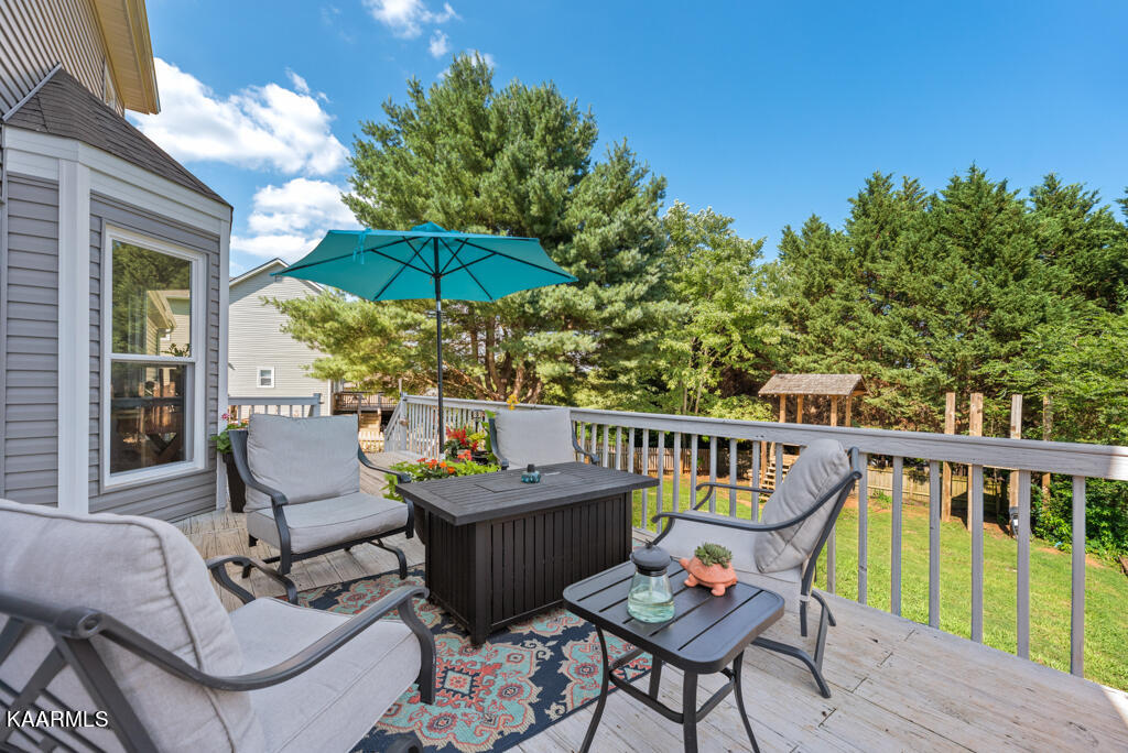 1348 Wenlock Road Knoxville, TN 37922 - Photo 13 of 35 12 - Back Deck