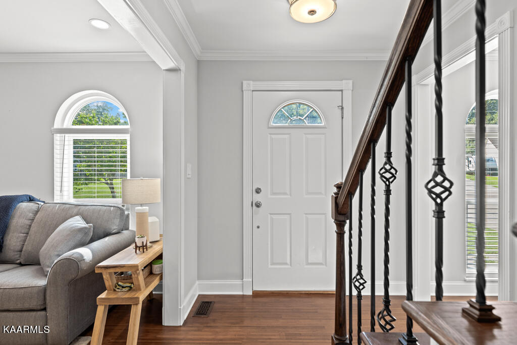 1348 Wenlock Road Knoxville, TN 37922 - Photo 16 of 35 15 - Foyer