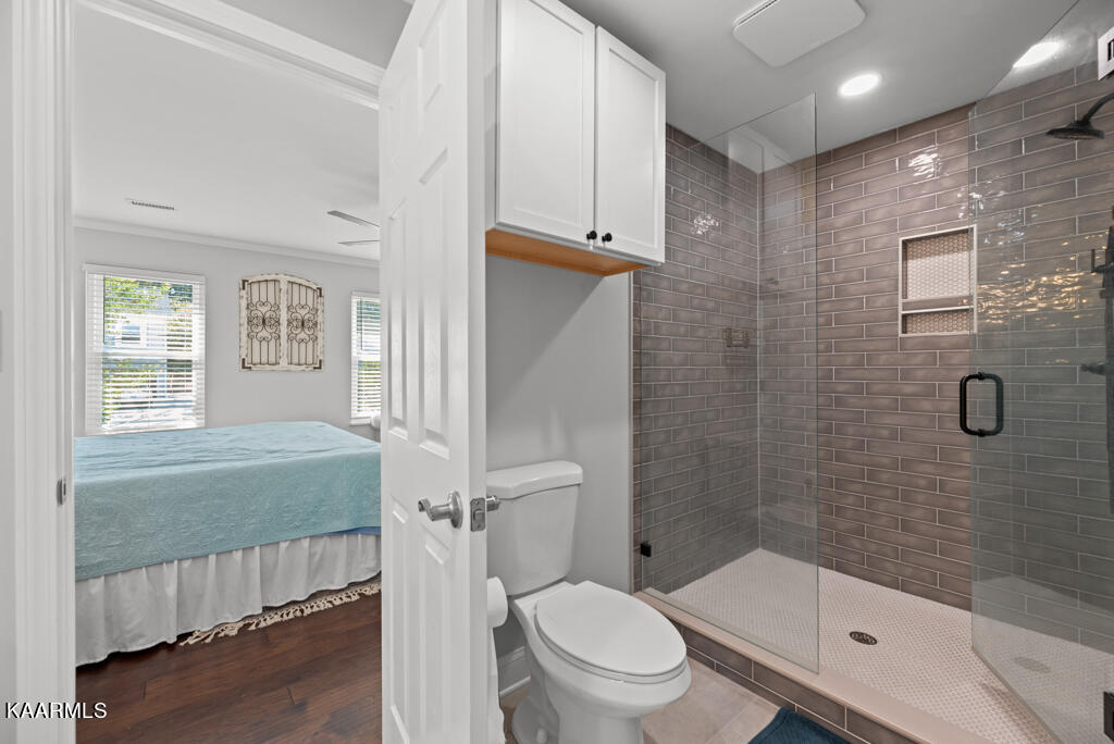 1348 Wenlock Road Knoxville, TN 37922 - Photo 25 of 35 24 - Master Bath