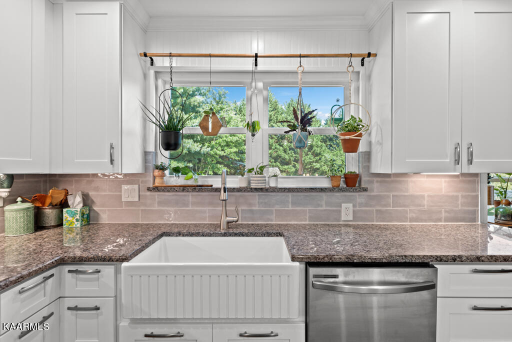 1348 Wenlock Road Knoxville, TN 37922 - Photo 6 of 35 6 - Kitchen