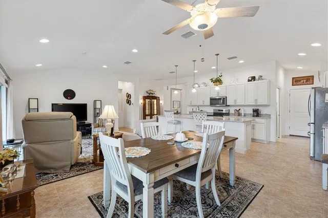 $325,000 | 10404 Silver Maple Avenue, Oxford, FL 34484