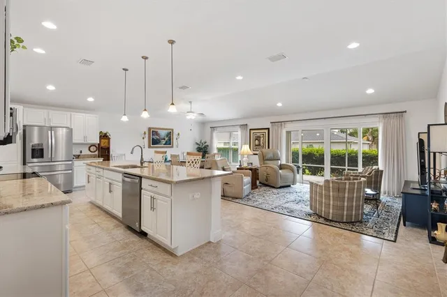 $325,000 | 10404 Silver Maple Avenue, Oxford, FL 34484