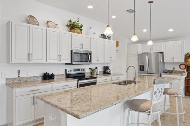 $325,000 | 10404 Silver Maple Avenue, Oxford, FL 34484