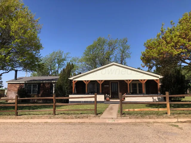 $214,000 | 203 Pine Street, McLean, TX 79057
