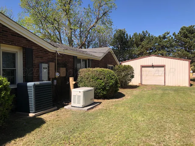 $214,000 | 203 Pine Street, McLean, TX 79057