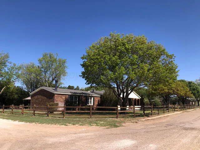 $214,000 | 203 Pine Street, McLean, TX 79057