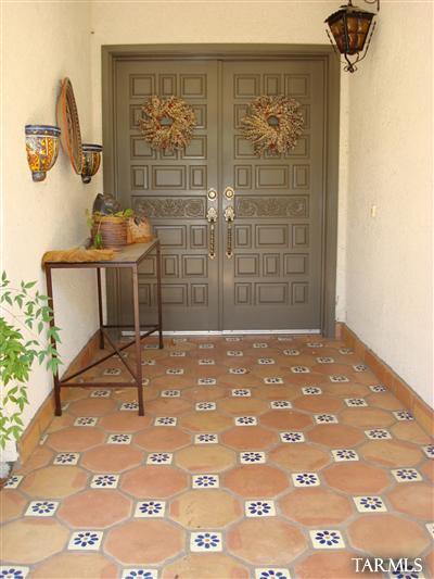 9985 North Desert Sky Road Oro Valley, AZ 85737 - Photo 7 of 43 a view of a room with door