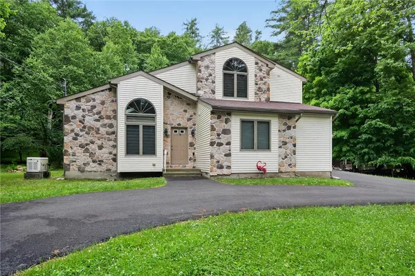 $360,000 | 1119 Mink Court, Bushkill, PA 18324