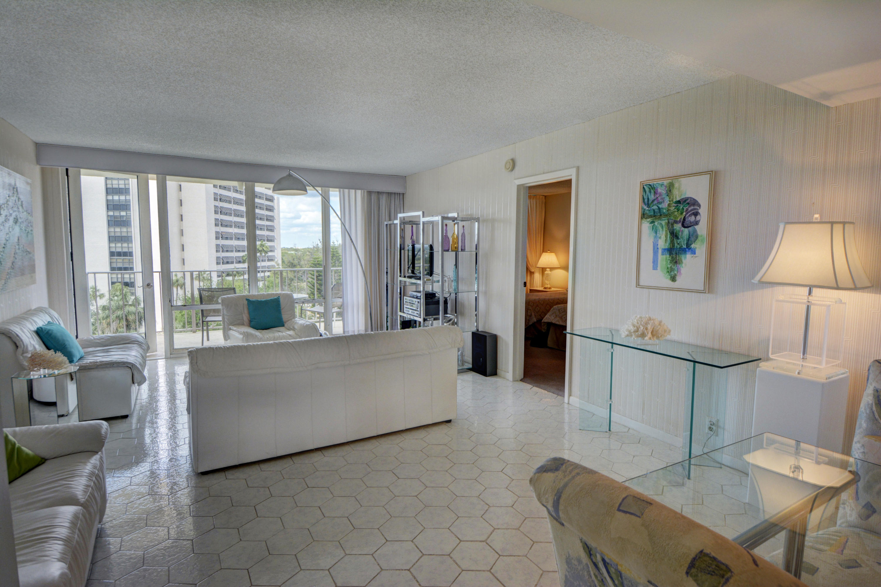 336 Golfview Road, Unit 614 North Palm Beach, FL 33408 - Photo 14 of 47 LIVING ROOM