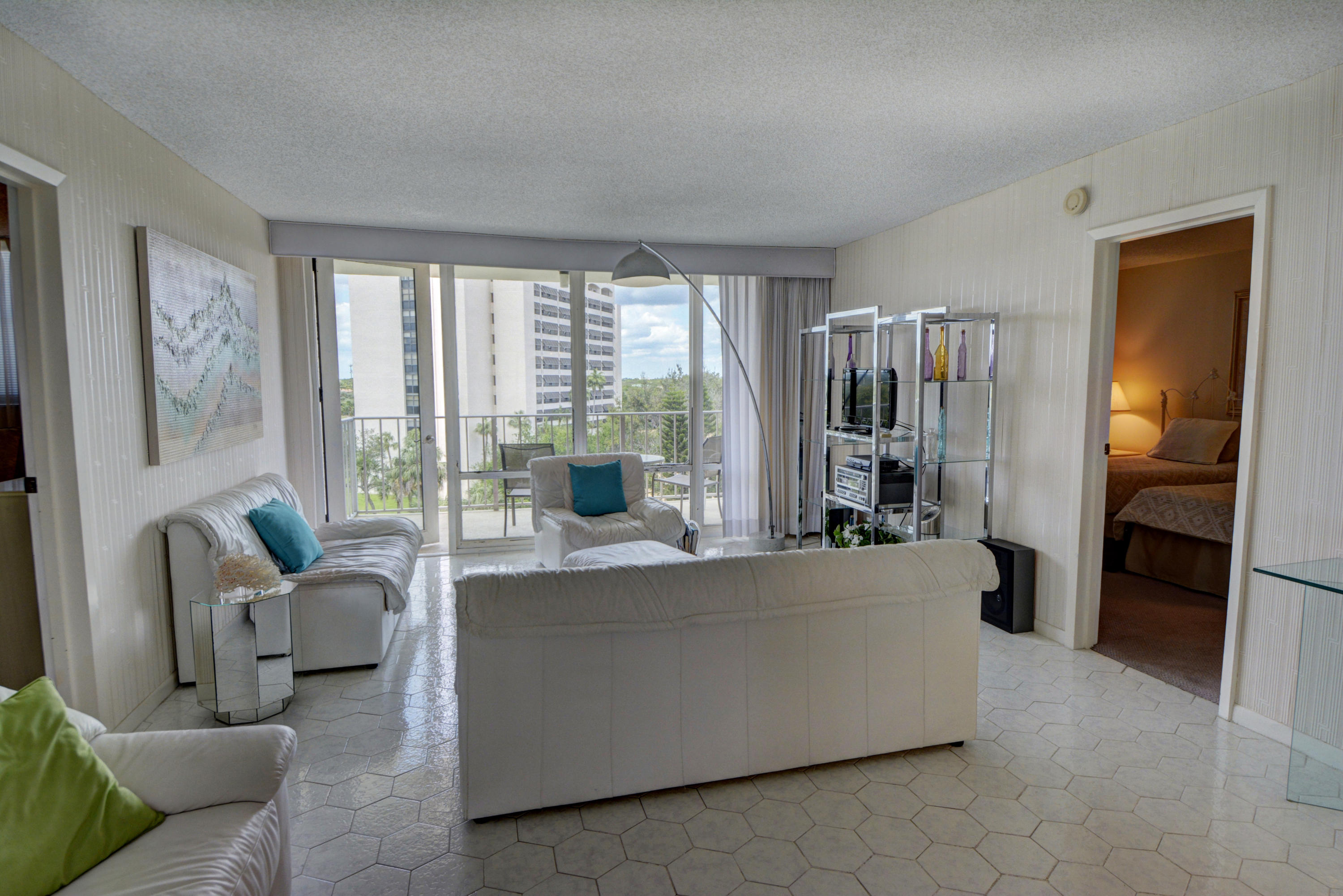 336 Golfview Road, Unit 614 North Palm Beach, FL 33408 - Photo 16 of 47 LIVING ROOM