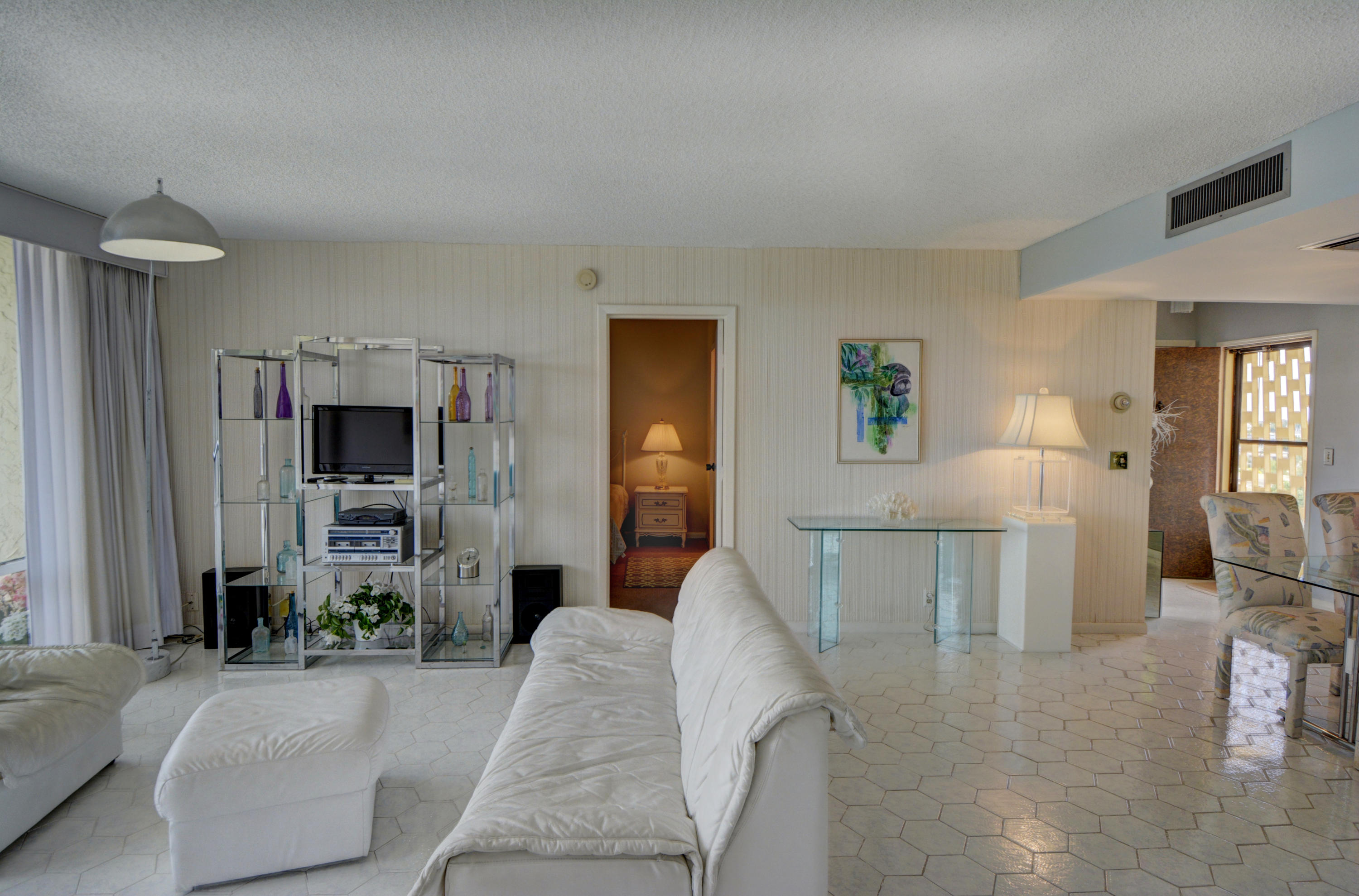 336 Golfview Road, Unit 614 North Palm Beach, FL 33408 - Photo 17 of 47 LIVING ROOM