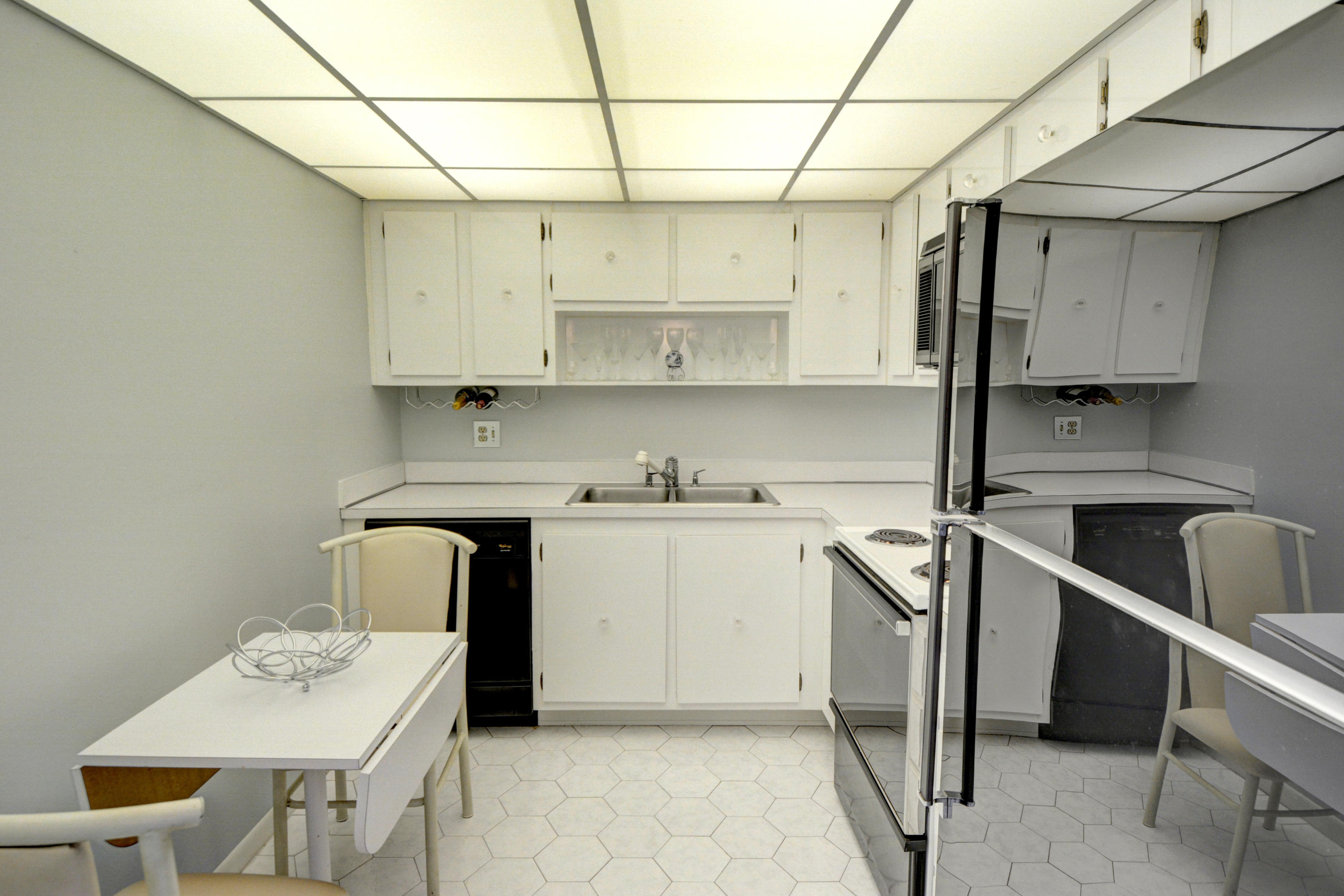336 Golfview Road, Unit 614 North Palm Beach, FL 33408 - Photo 19 of 47 KITCHEN