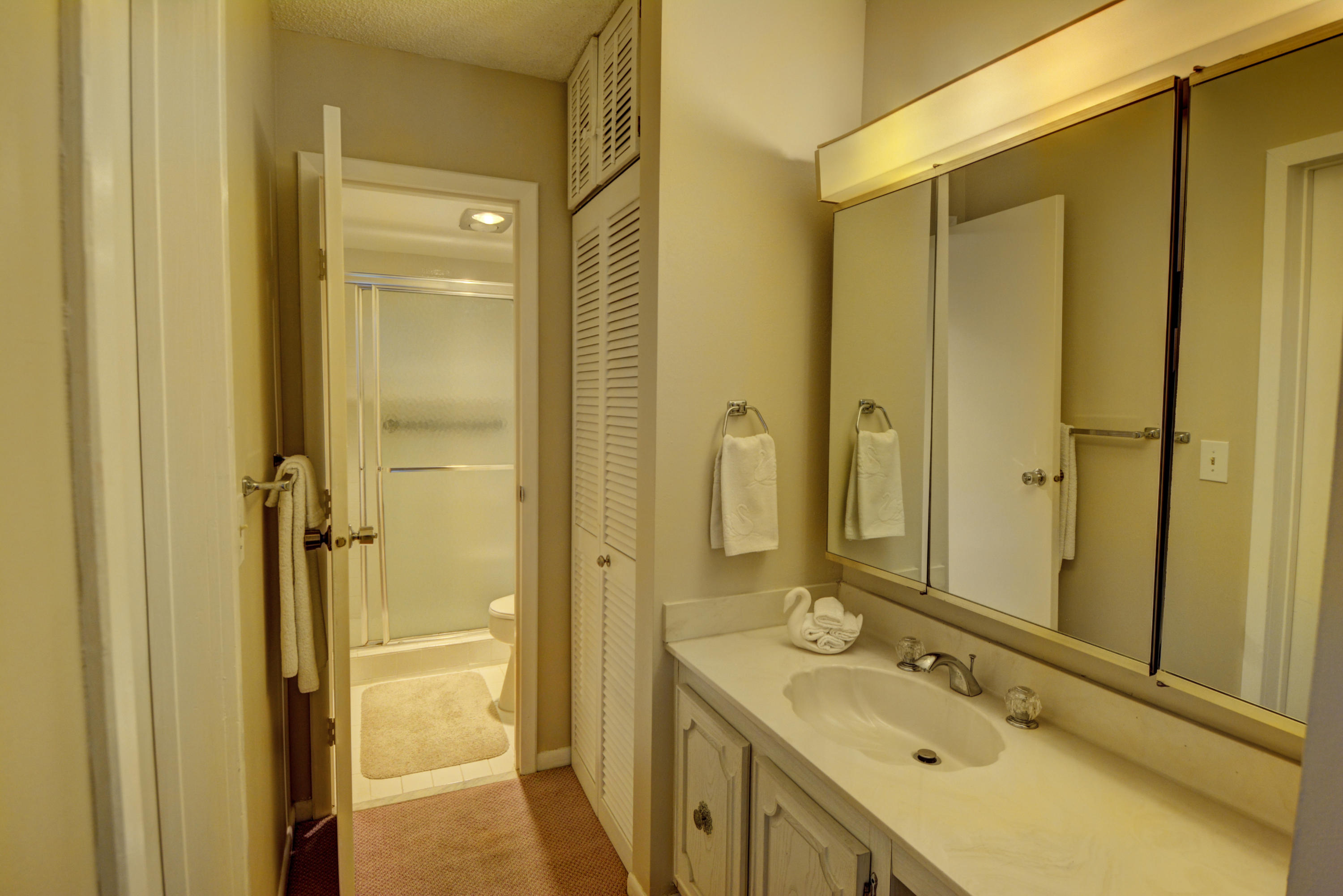 336 Golfview Road, Unit 614 North Palm Beach, FL 33408 - Photo 23 of 47 MASTER BATHROOM