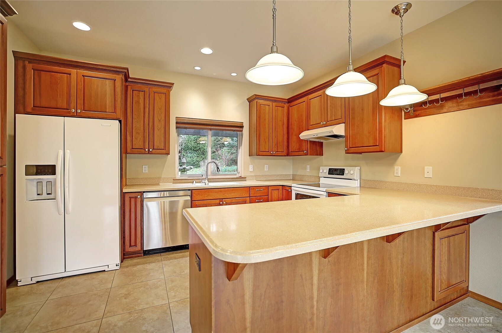 2165 Lowell Point Road Camano Island, WA 98282 - Photo 9 of 36 Gallery Image 9