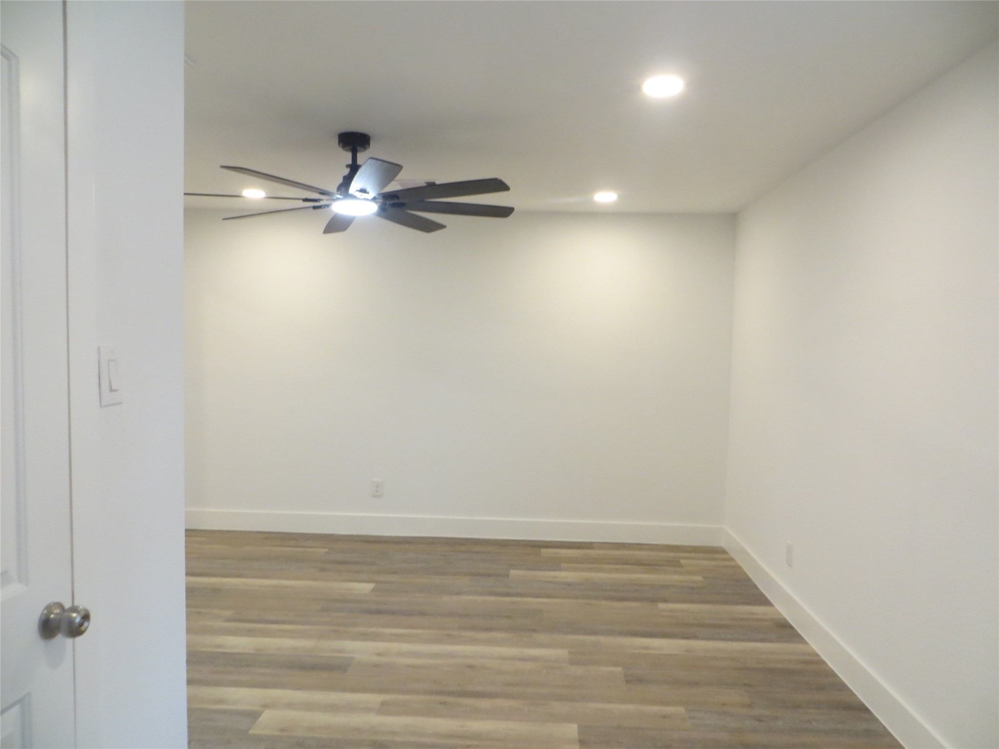2910 Rose Street Pasadena, TX 77503 - Photo 11 of 18 a view of an empty room