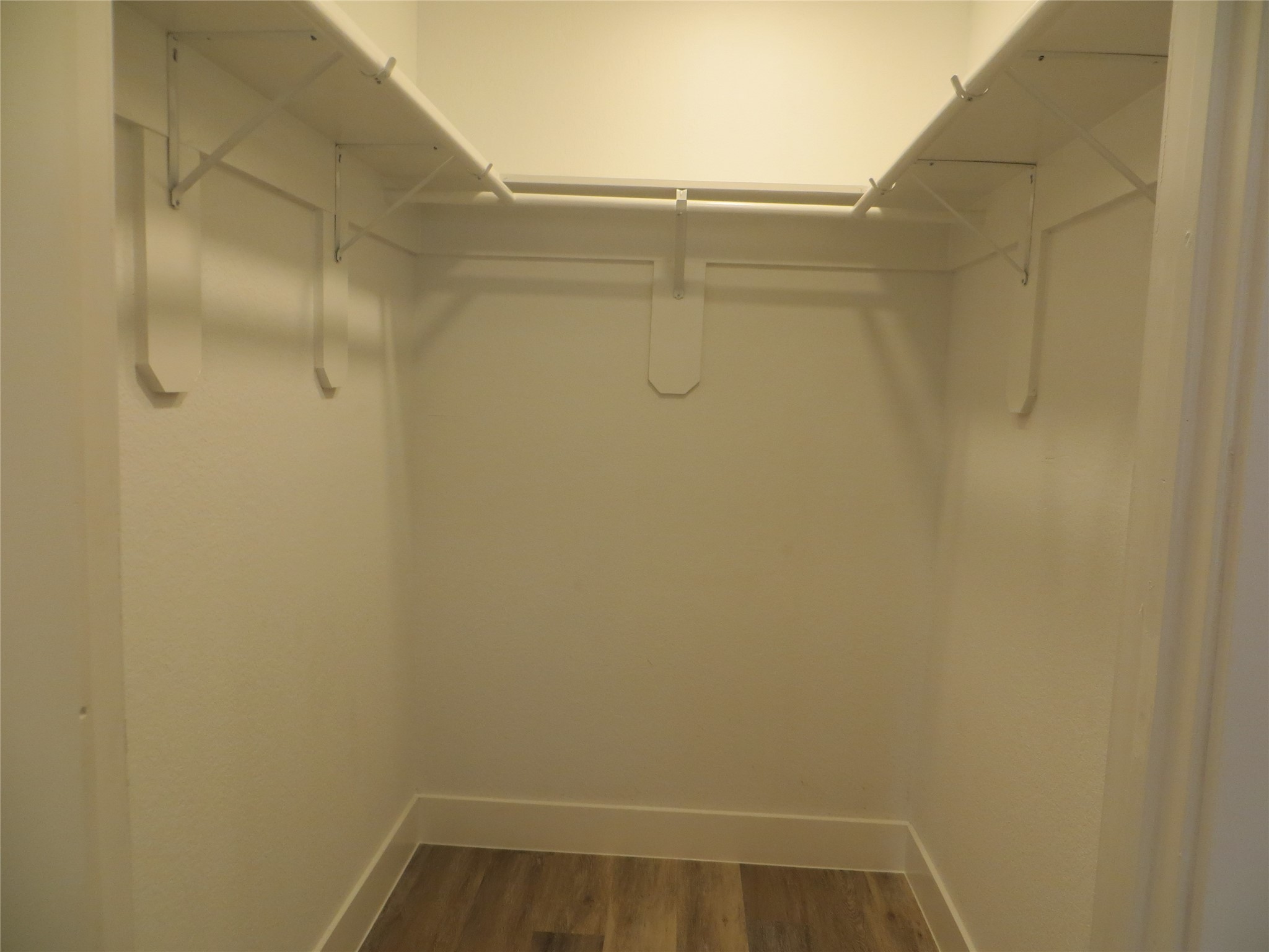 2910 Rose Street Pasadena, TX 77503 - Photo 15 of 18 a view of a small room