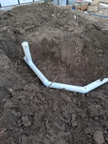 a view of a dry yard