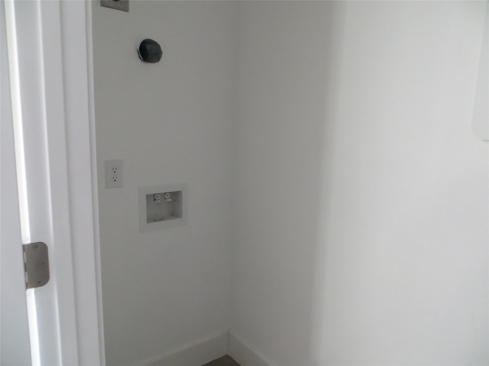 2910 Rose Street Pasadena, TX 77503 - Photo 6 of 18 a view of a bathroom