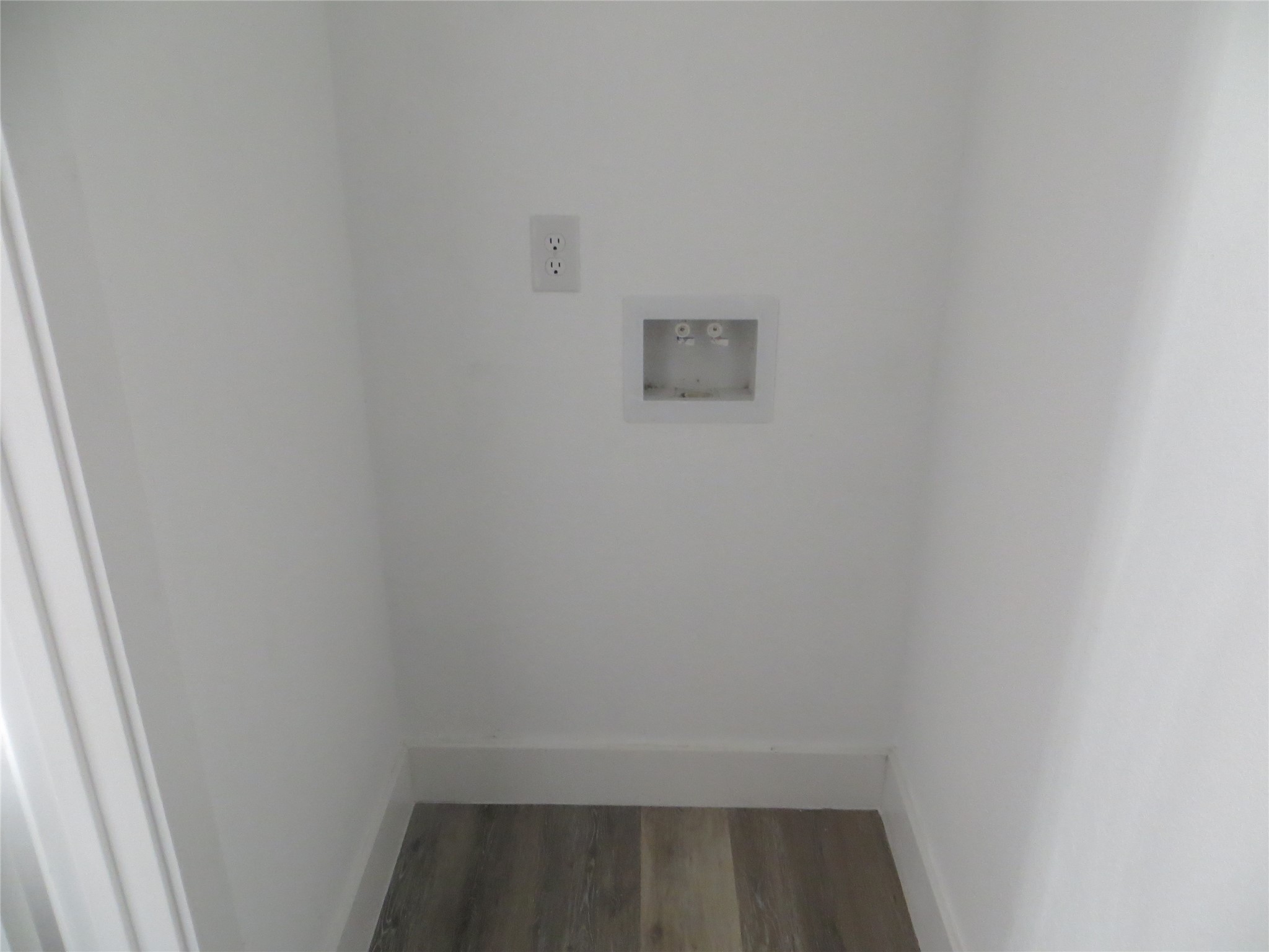 2910 Rose Street Pasadena, TX 77503 - Photo 7 of 18 a view of a small space