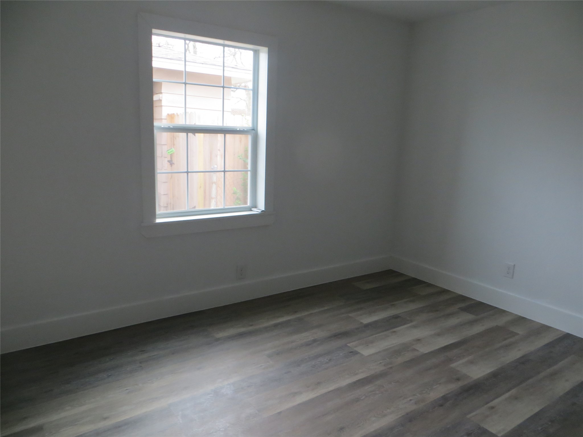 2910 Rose Street Pasadena, TX 77503 - Photo 10 of 18 an empty room with a window