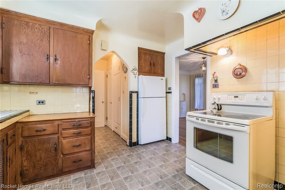3544 Yorkshire Road Detroit, MI 48224 - Photo 9 of 26 012-Kitchen-4964972-medium.jpg